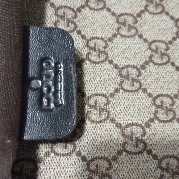 100% authentic Gucci magnet snaps Messenger Bag! - Picture 8 of 11